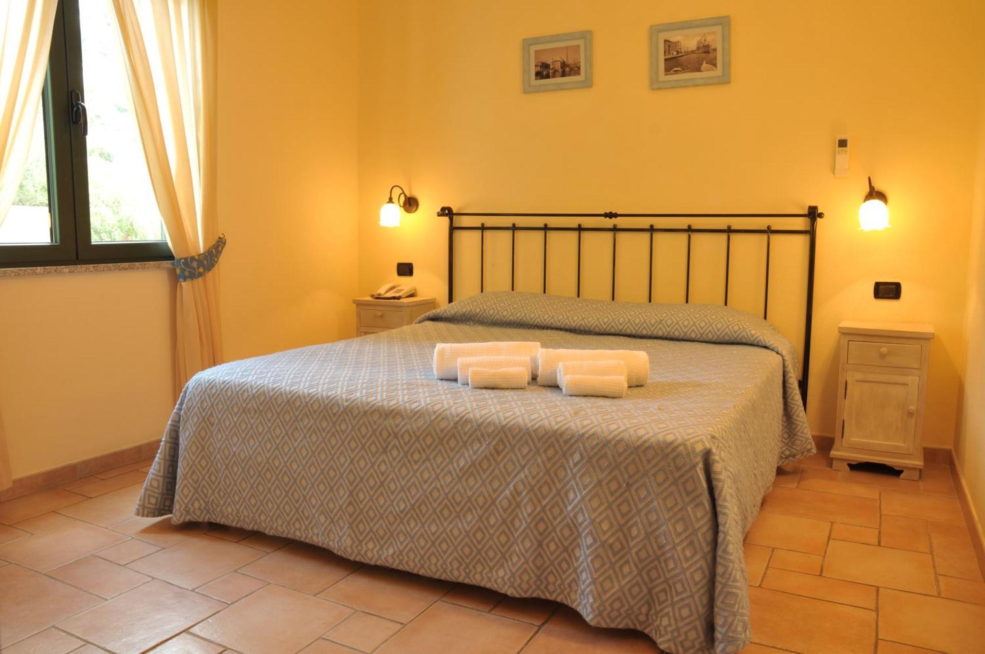 Hotel Villa Del Parco La Maddalena  Ngoại thất bức ảnh