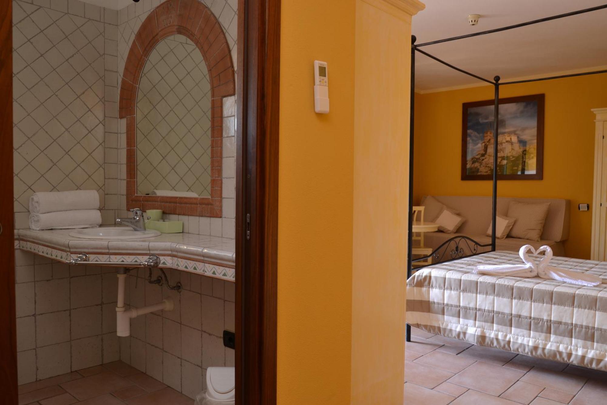 Hotel Villa Del Parco La Maddalena  Phòng bức ảnh